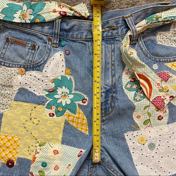 🌻Patched Denim High Waisted Jean Shorts size 6 - Picture 7 of 12